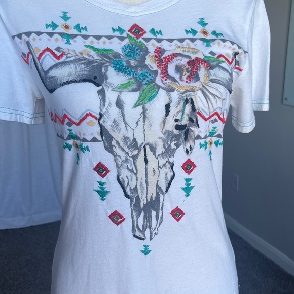 Double D Ranch Floral Cow Skull Embroidered and Beaded Graphic Tee Size Small - Picture 5 of 10
